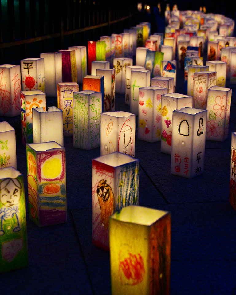 3等　小林　智恵さんの作品「平和の明かり」
